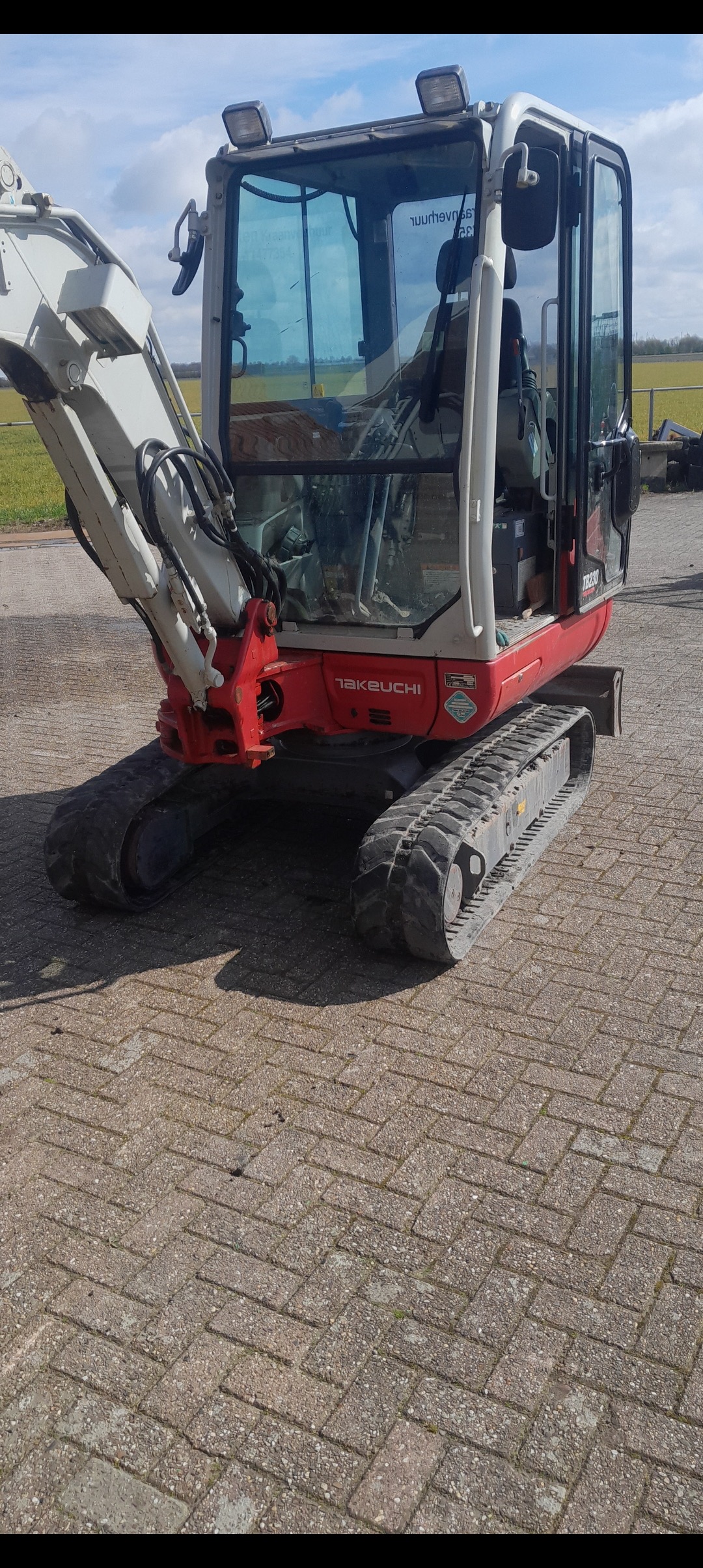 Compacte minigraver met inschuifbare rupsen voor de Nano-Drill