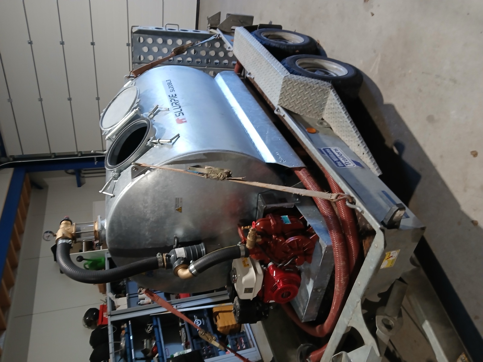 Vacuümtank voor het afzuigen van boorvloeistof